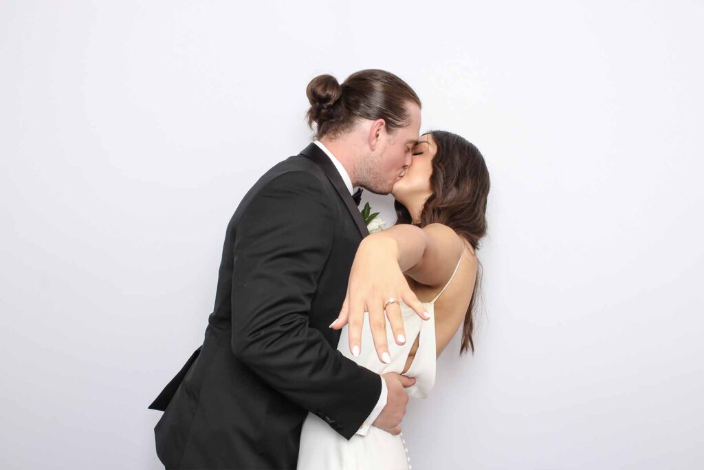 Oz Photo Booths - GLAM Booth Photo - Weddings