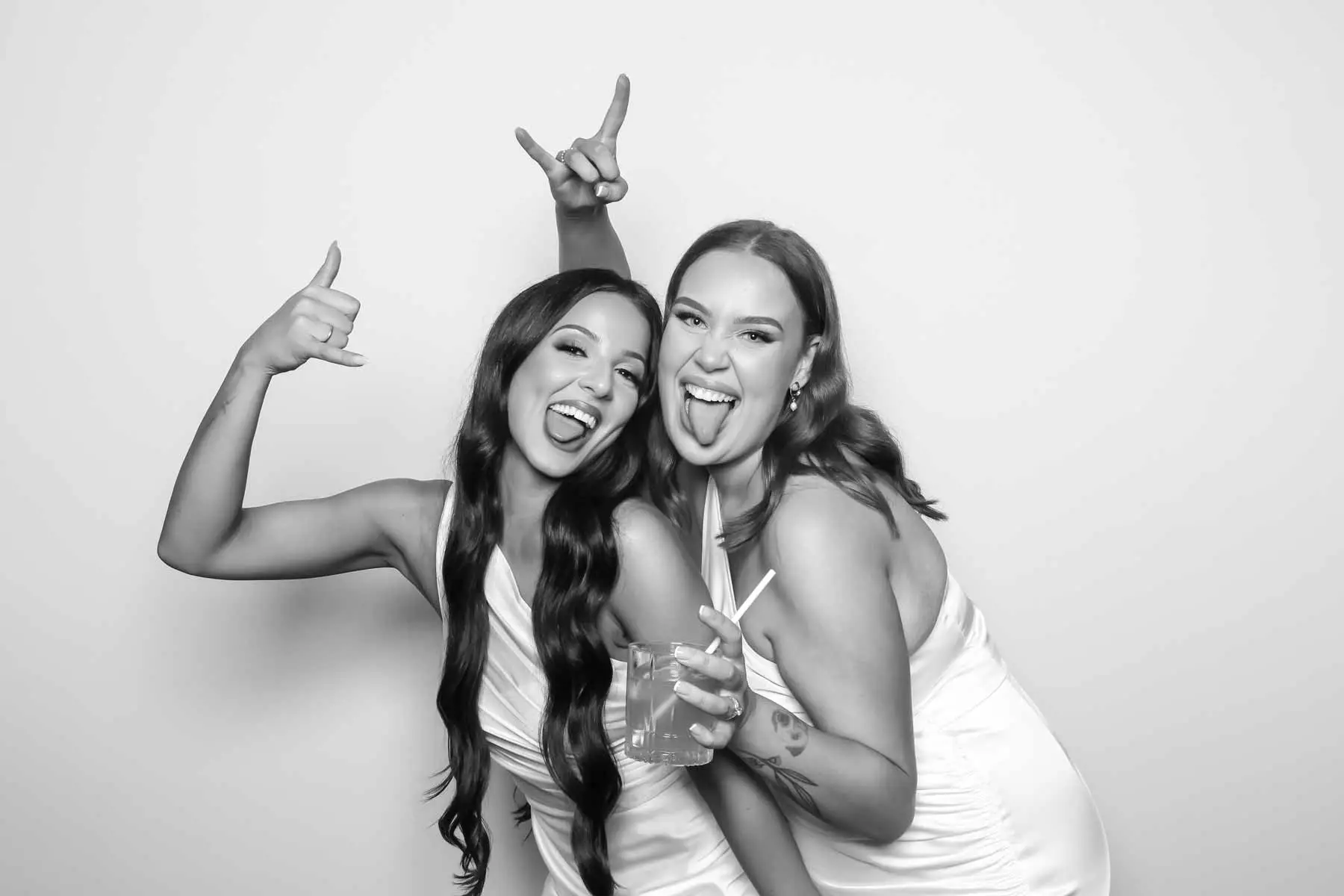 Oz Photo Booths - GLAM Booth Photo - Weddings