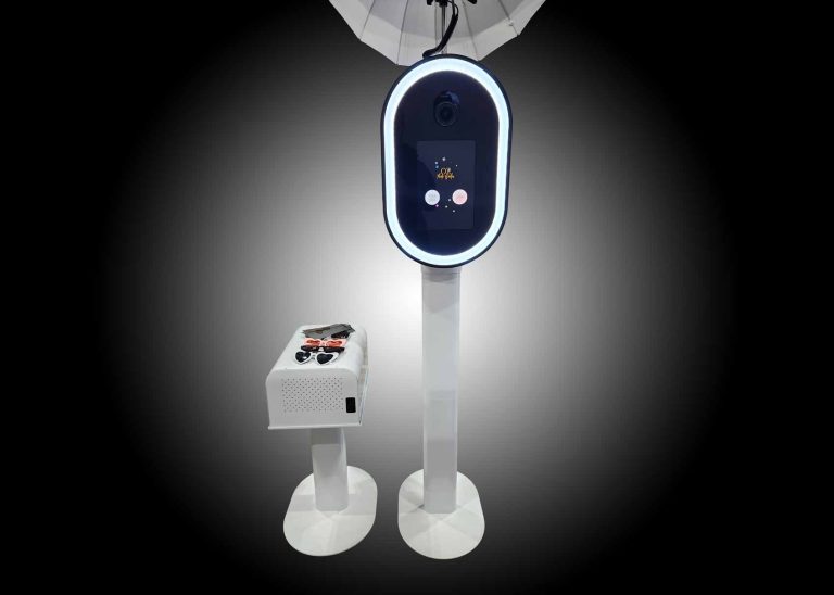 Oz Photo Booths - Chrome Booth