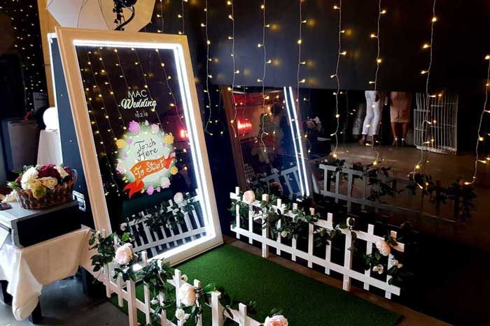 Oz Photo Booths - Mirror Booth - Elegant White Theme - Wedding